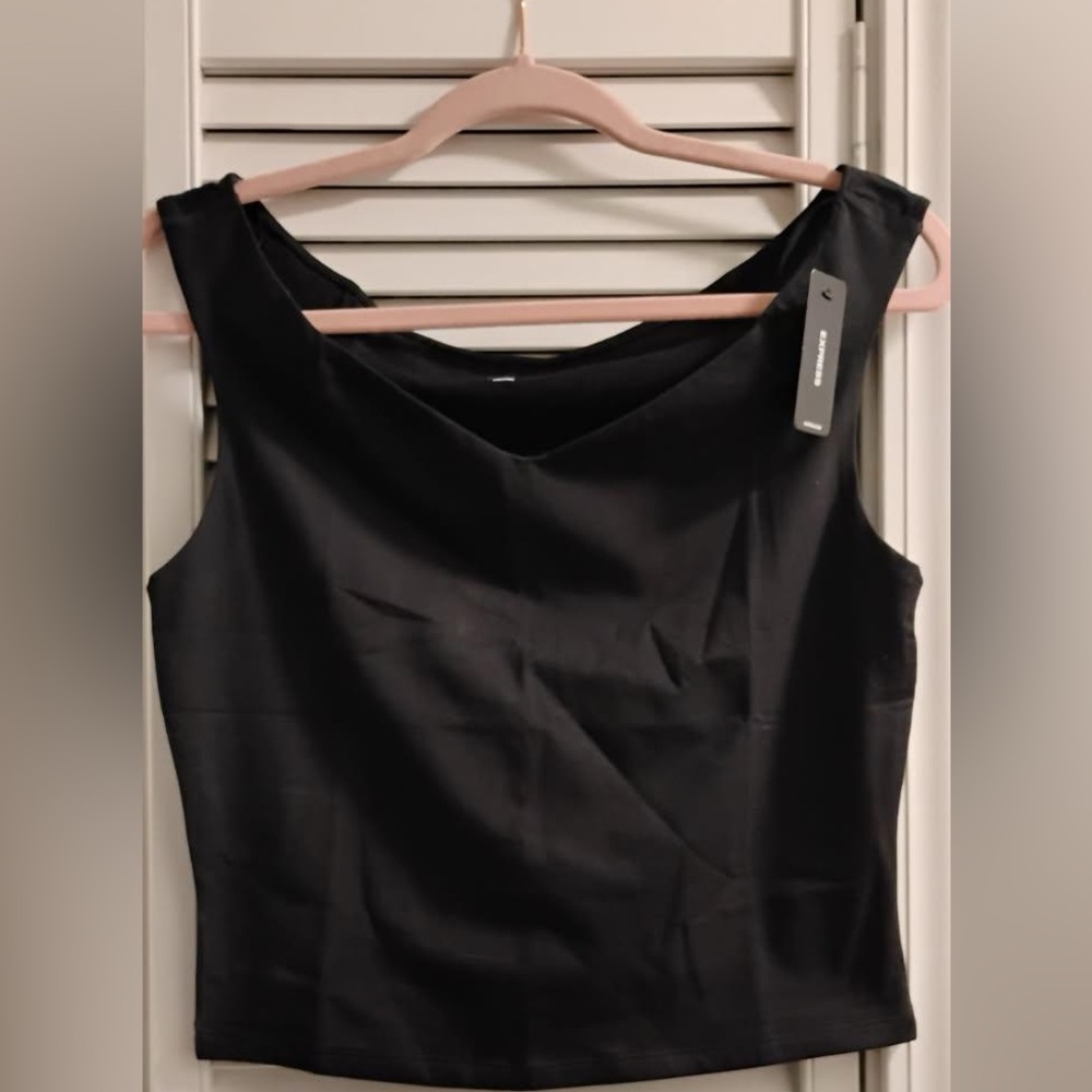NWT EXPRESS OFF THE SHOULDER TOP SIZE M